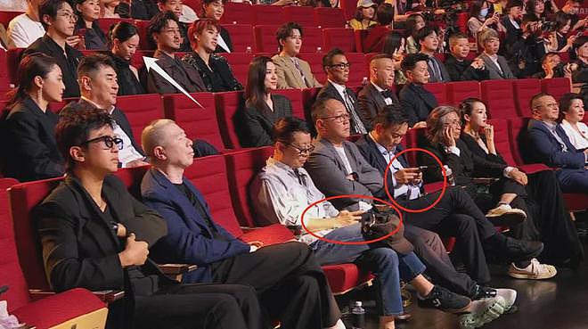 电影之夜台下直拍：邓超黄晓明同坐无交流，佟丽娅忙着玩手机（组图） - 21