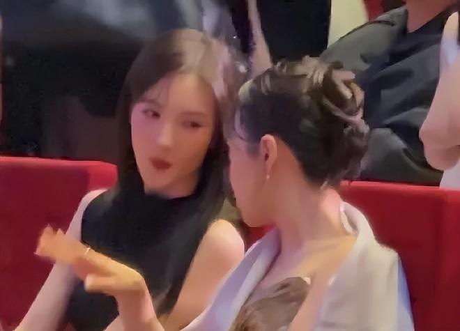 电影之夜台下直拍：邓超黄晓明同坐无交流，佟丽娅忙着玩手机（组图） - 14
