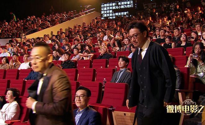 电影之夜台下直拍：邓超黄晓明同坐无交流，佟丽娅忙着玩手机（组图） - 33