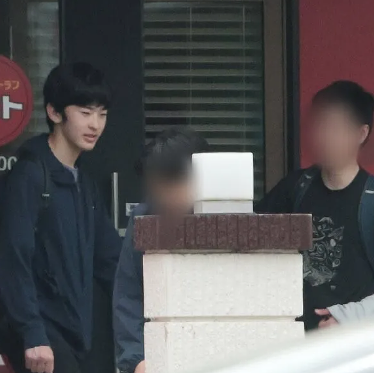 日本未来天皇与亲妈纪子妃公开闹翻?不爽她劈头盖脸骂下属,当众甩脸子怼得她哑口无言?(组图) - 8