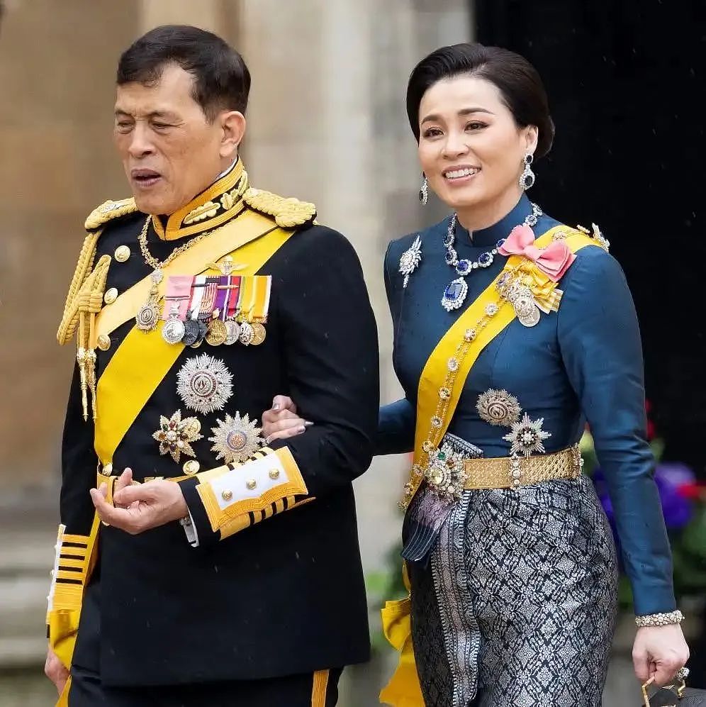 王室大戏！72岁泰王疯狂宠幸小38岁侍女，新一轮宫斗节奏？（组图） - 8