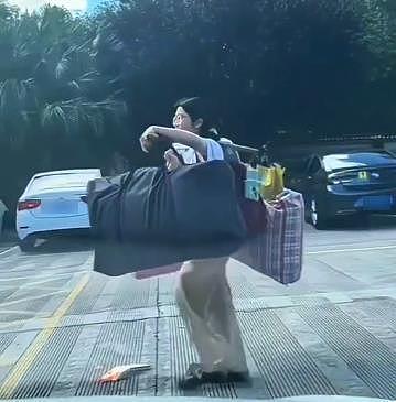 女生高考后挑行李回家火了:找到一份时薪12元暑期工(组图) - 5