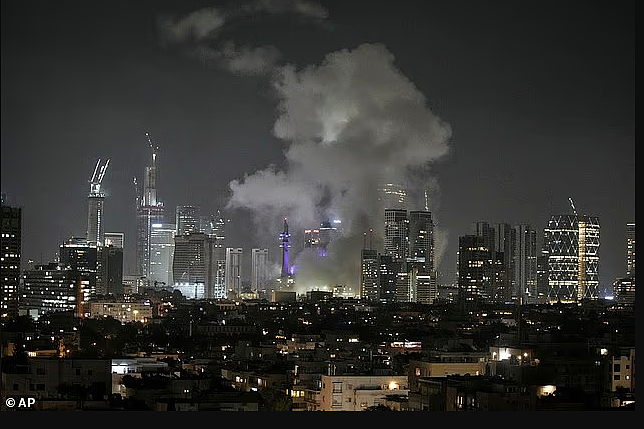 伊朗数百枚弹道导弹倾泻而下，特拉维夫天空火光冲天（组图） - 6
