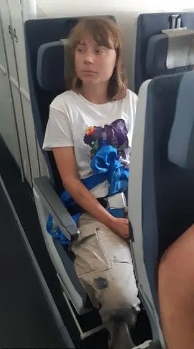 瑞典环保少女亲妹曝光,居然走的性感路线?这尺度...真是亲姐俩?(组图) - 1