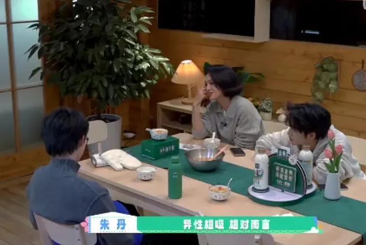 朱丹重男轻女惹争议!让弟弟吃鸡腿惹怒网友,节目组都不敢放正片(组图) - 15