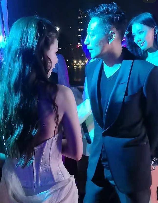 汪小菲带妻子参加活动，王中磊当面搂马筱梅的腰（组图） - 8