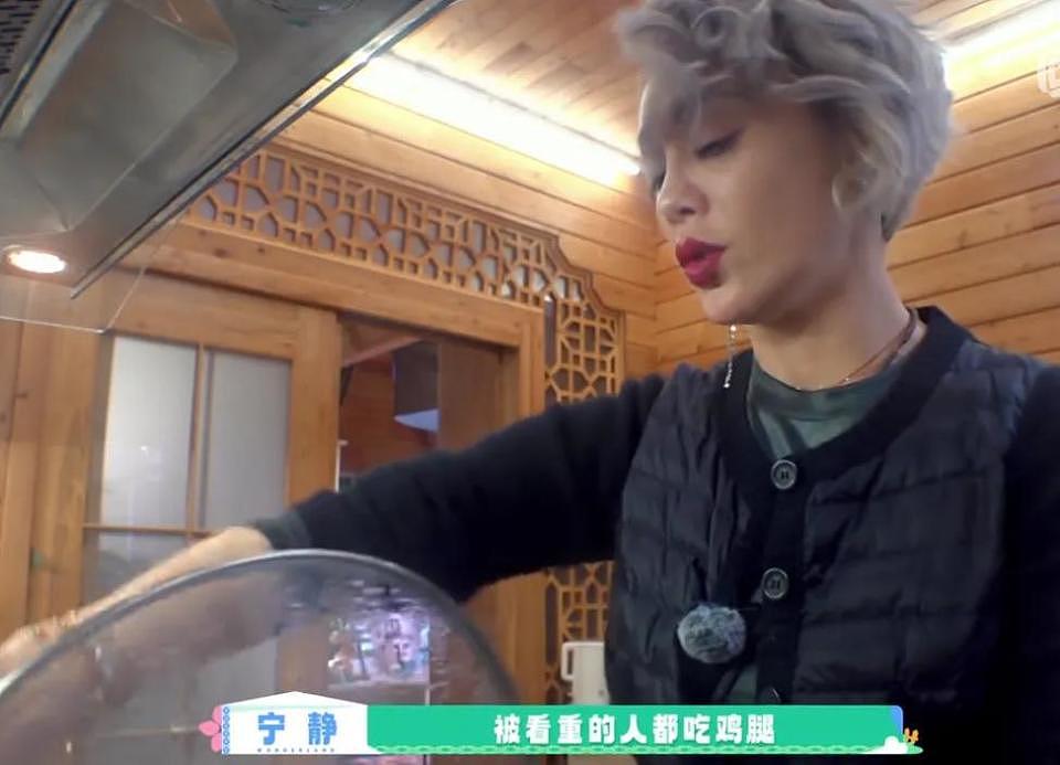 朱丹重男轻女惹争议!让弟弟吃鸡腿惹怒网友,节目组都不敢放正片(组图) - 3