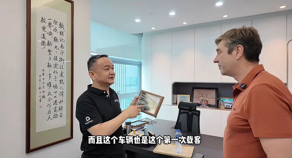 张朝阳后悔“退货”的绝版Labubu，被胡润拿去换了辆“价值百万元”的车（组图） - 4