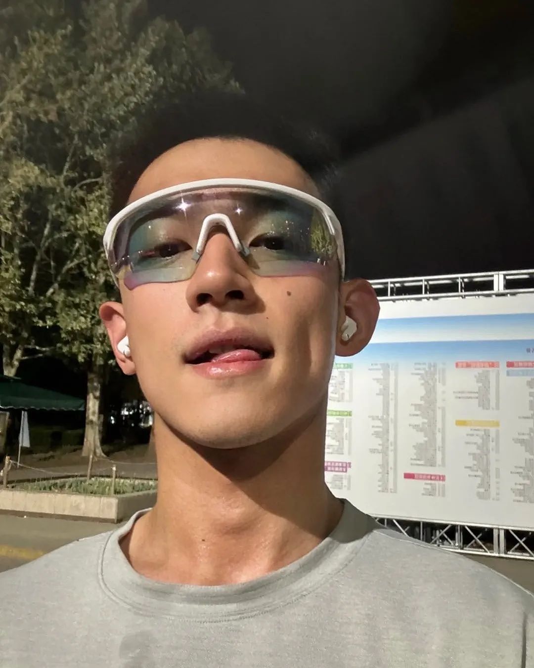 【帅哥】北大田径运动员，粗腿大包人形打桩机，前男友直呼扛不住...（组图） - 6