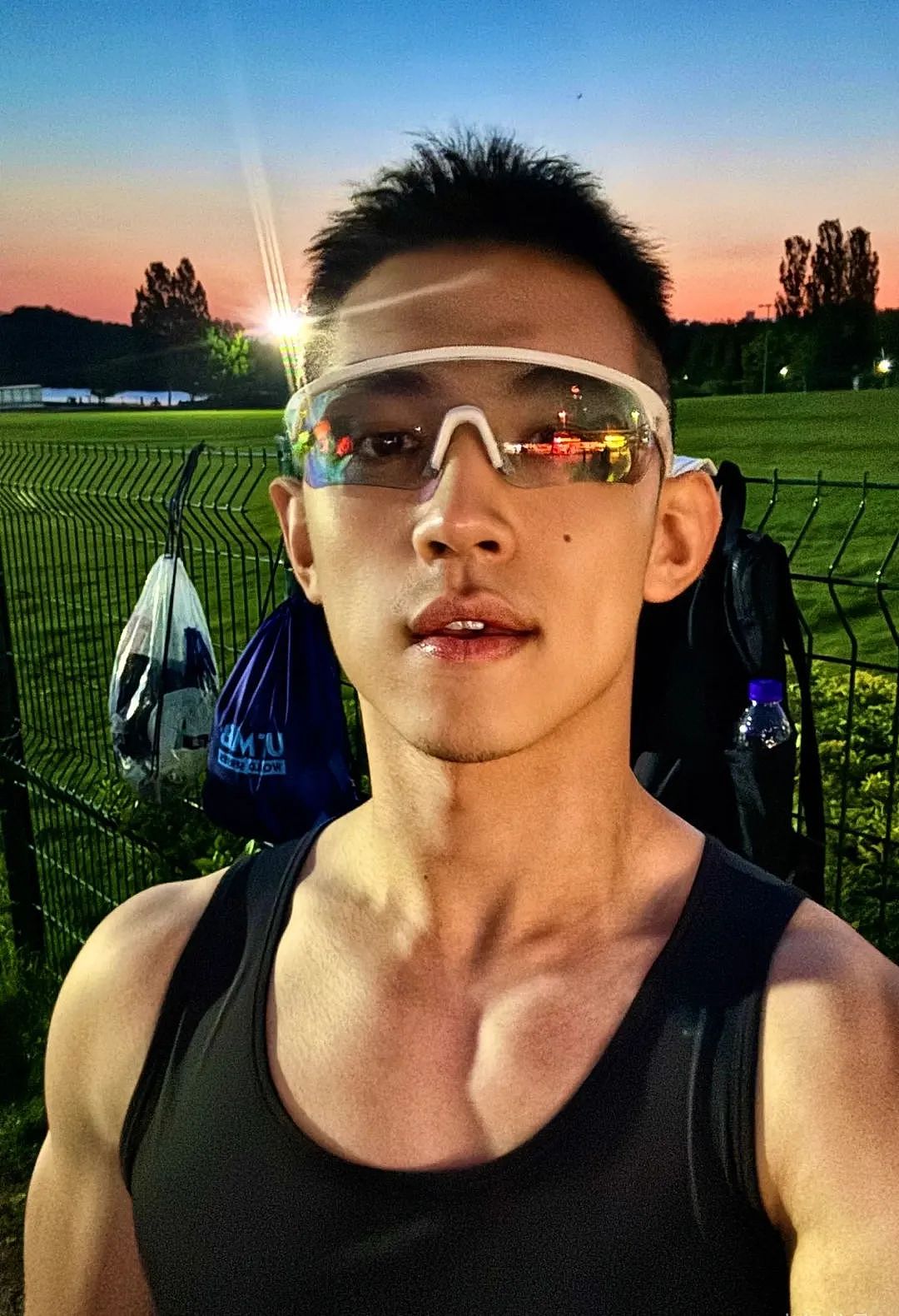 【帅哥】北大田径运动员，粗腿大包人形打桩机，前男友直呼扛不住...（组图） - 1
