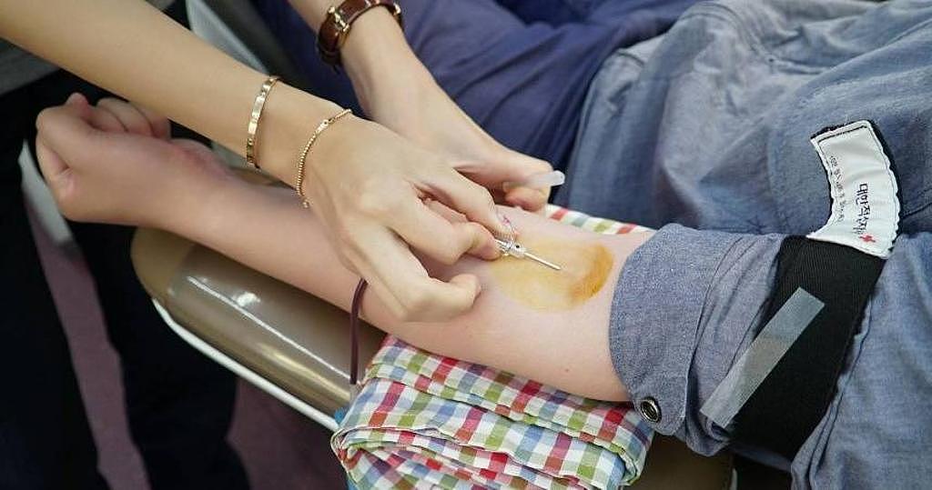 女孩暑假打工被骗去血站？遭抽“580毫升血浆”头晕，官方通报出炉（组图） - 1