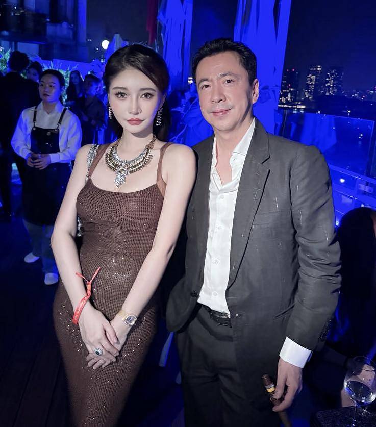 汪小菲带妻子参加活动，王中磊当面搂马筱梅的腰（组图） - 3
