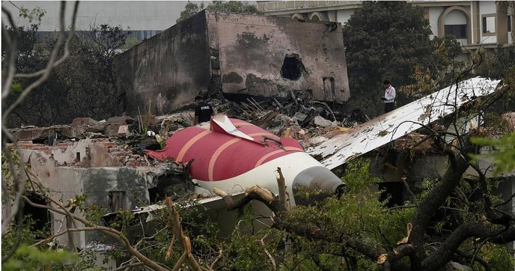 突直觉“4天后再飞”临时改机票,印度翁闪过死亡班机(组图) - 1