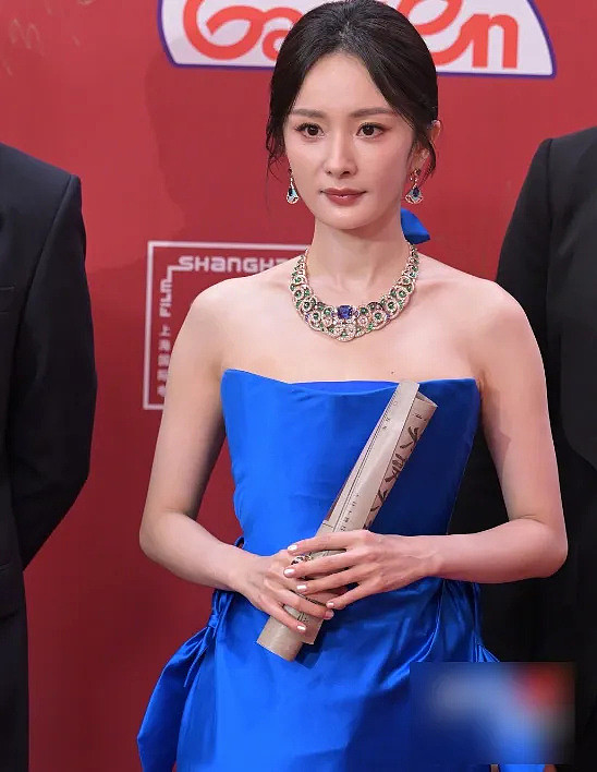 杨幂“上春山”风波发酵!被扒穿三手高定,反向宣传电影惹不满(组图) - 8