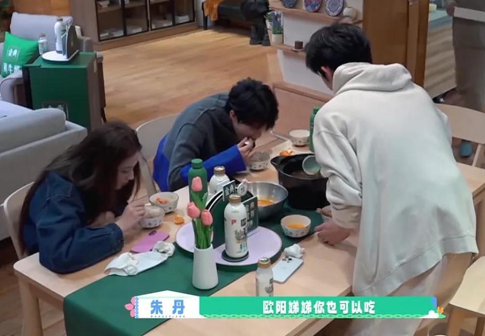 朱丹重男轻女惹争议!让弟弟吃鸡腿惹怒网友,节目组都不敢放正片(组图) - 7