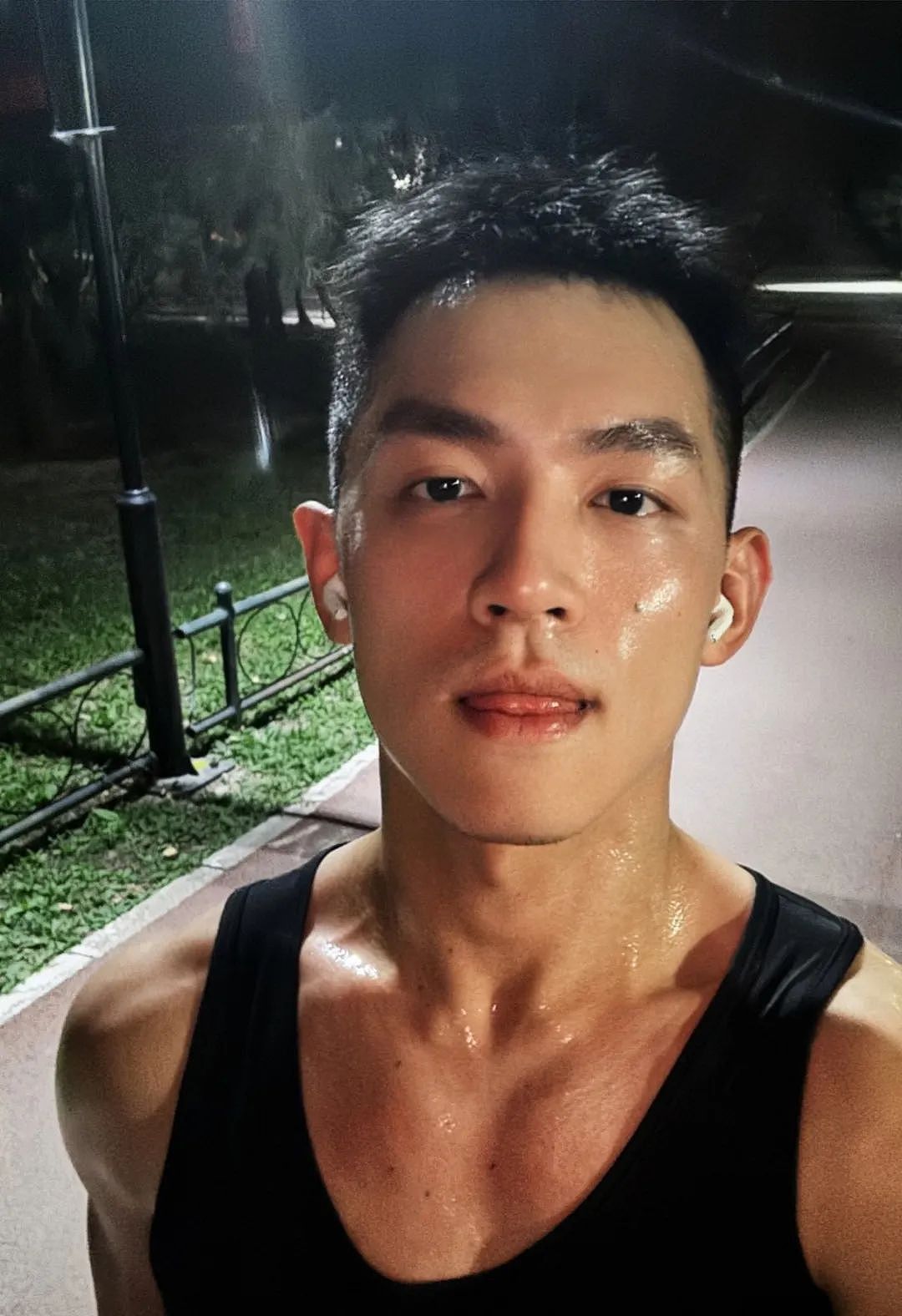 【帅哥】北大田径运动员，粗腿大包人形打桩机，前男友直呼扛不住...（组图） - 2