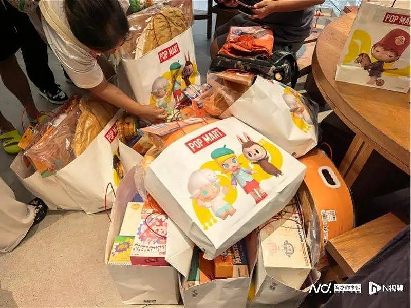 现场排长龙不停涨价！以前炒茅台的黄牛改炒拉布布（组图） - 9