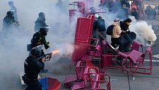 不惧抗议，特朗普呼吁完成“最大非法移民驱逐行动“（图）