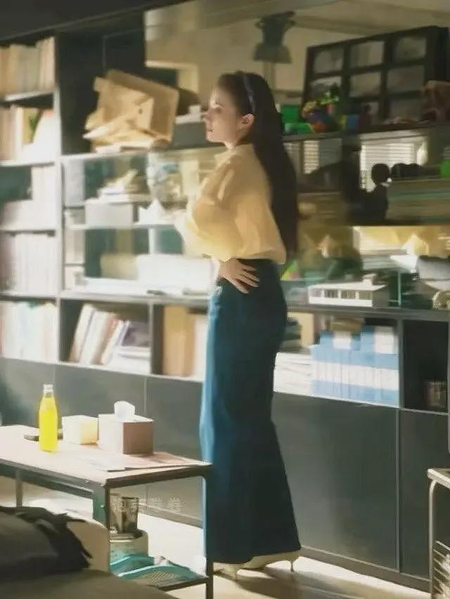 刘亦菲穿lululemon瑜伽裤显瘦，她的翘臀可以顶瓶汽水，她真有料（组图） - 14