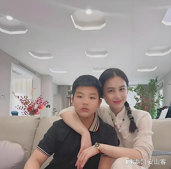 记吃不记打！离婚不到半年的黄圣依节目上喊话初恋，终究要重蹈覆辙（组图） - 18