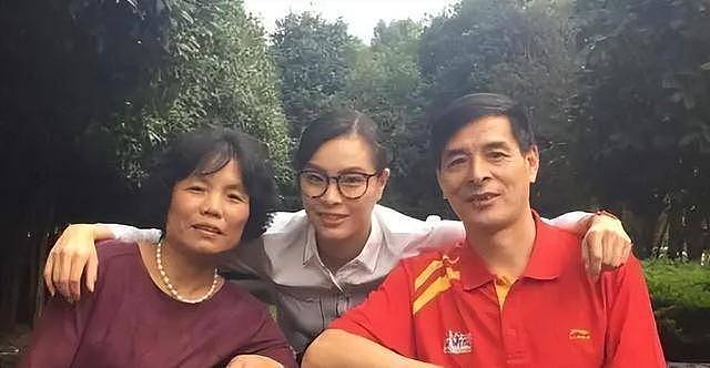 吴敏霞过父亲节！给爸爸转1000元被秒退回，公开父女聊天显温馨（组图） - 10