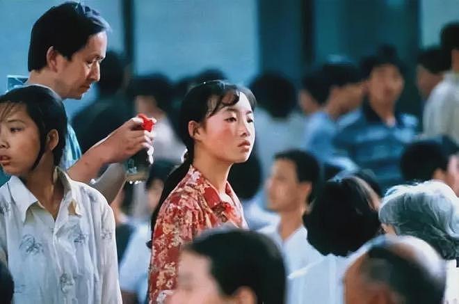 “最丑谋女郎”一夜爆红，因张艺谋一句话退圈，26年后变成了这样（组图） - 9