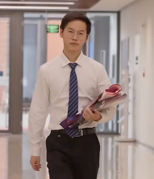 还记得那个“搬砖男孩”林万东吗?当年他以713的高分考入清华大学,如今他怎么样了?(组图) - 6