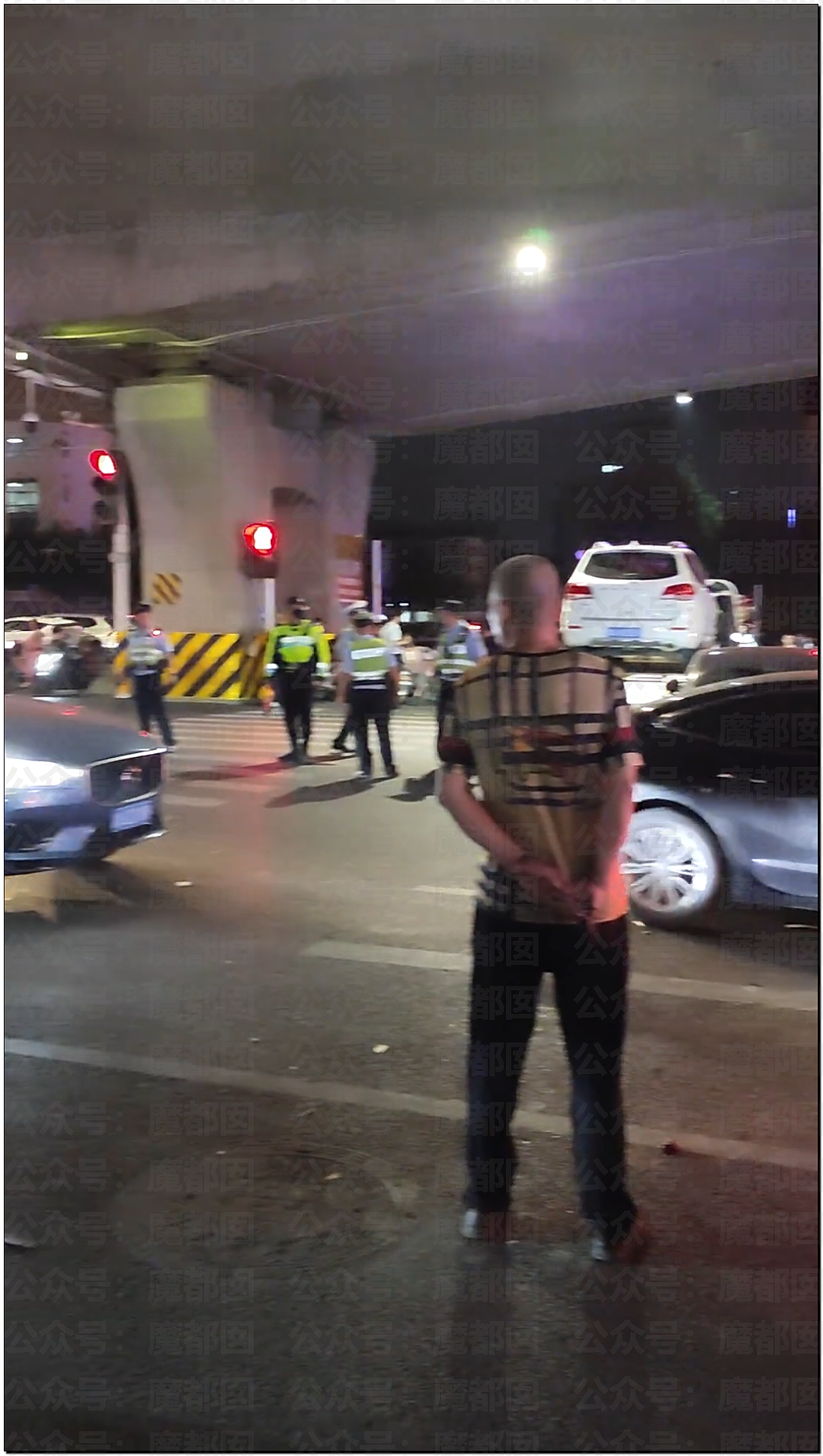 震惊！连撞16部车的女司机却因高颜值和呼之欲出身材走红（组图） - 4