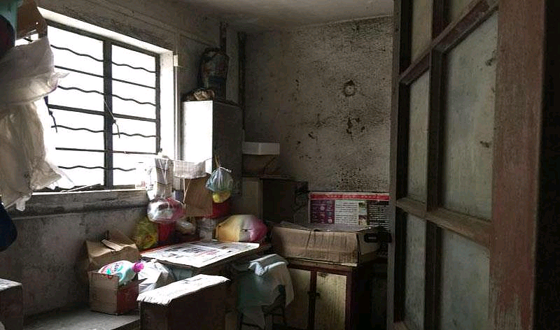 【情感】身高1米的“袖珍爸爸”：26年前在家门口捡到女婴，靠修鞋把她培养成研究生（组图） - 6