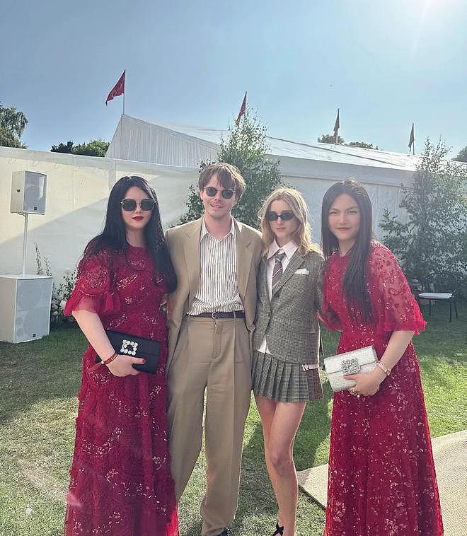 李湘带女参加活动，二人穿母女装像姐妹，王诗龄打扮像36岁又胖了（组图） - 10