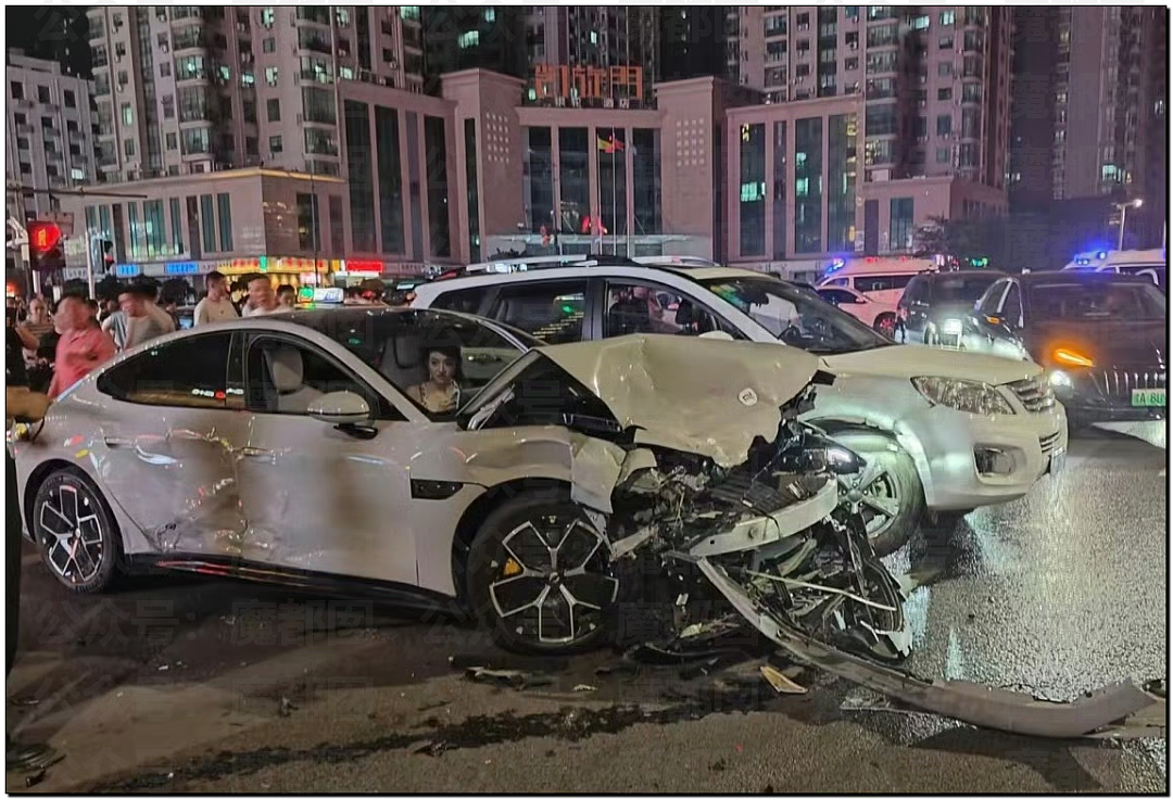震惊！连撞16部车的女司机却因高颜值和呼之欲出身材走红（组图） - 8