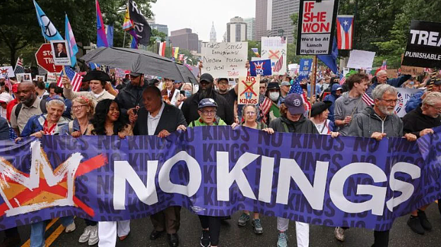 波士顿超100万人聚集！声势浩大，密密麻麻都是人！民众：“我们是因为麻州有 ICE才出来的”（组图） - 2