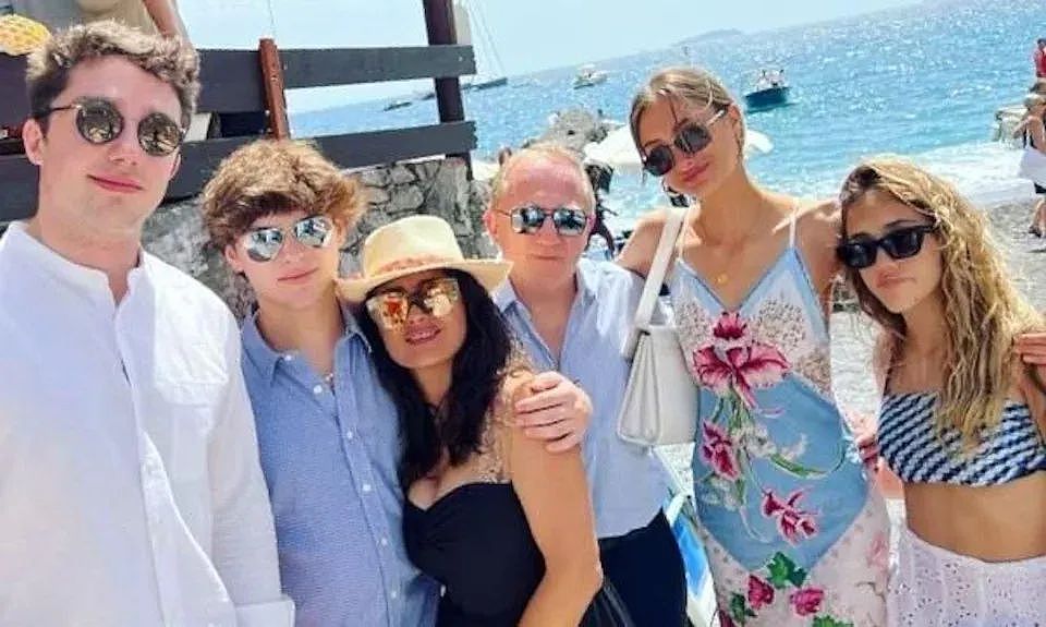 差点被亿万富豪老爸打掉，如今成19岁贵公子，超模老妈离开豪门也要生他……（组图） - 47