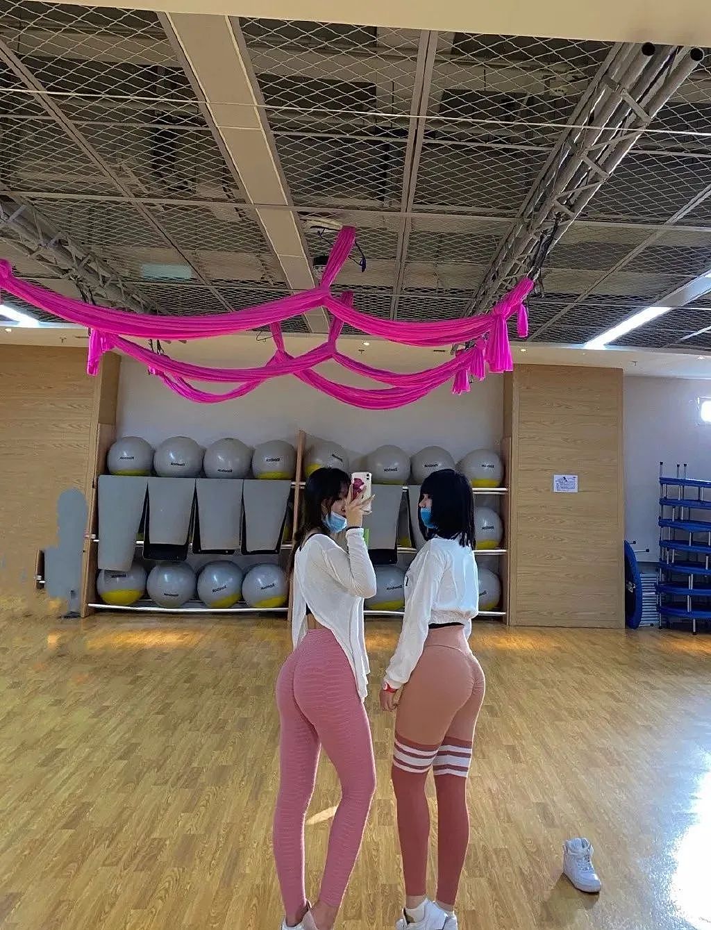 【美女】这位老板娘的身材有多好？网友：堪比视觉盛宴...（组图） - 16