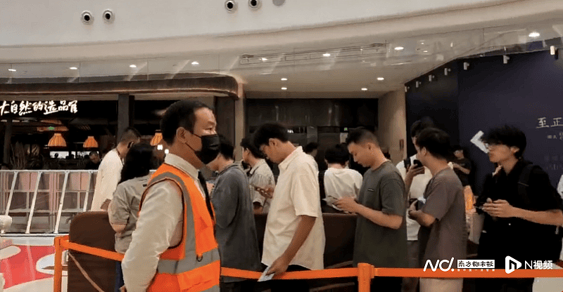 现场排长龙不停涨价！以前炒茅台的黄牛改炒拉布布（组图） - 3