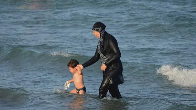 叙利亚政府规定女性在公共海滩必须穿着布基尼（图） - 1