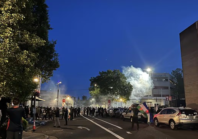 全美各地大爆发!纽约市超25000人上街示威,更有地区出现杀人、警民冲突!甚至全市进入战术警戒状态(组图) - 15