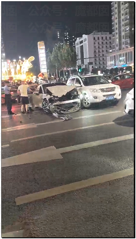 震惊！连撞16部车的女司机却因高颜值和呼之欲出身材走红（组图） - 7