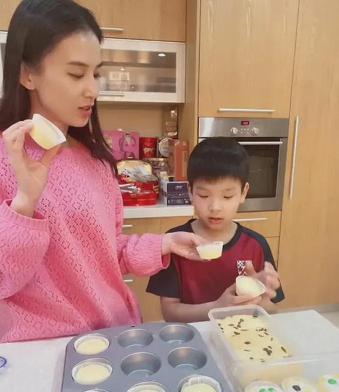 黄圣依妈妈反对女儿下嫁，因三点对杨子不满，二人离婚后差距拉开（组图） - 4