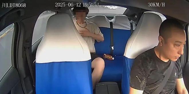 小伙打车看病途中“超强自救”自打110、120 对话本人：被诊断为焦虑障碍，已出院（组图） - 1