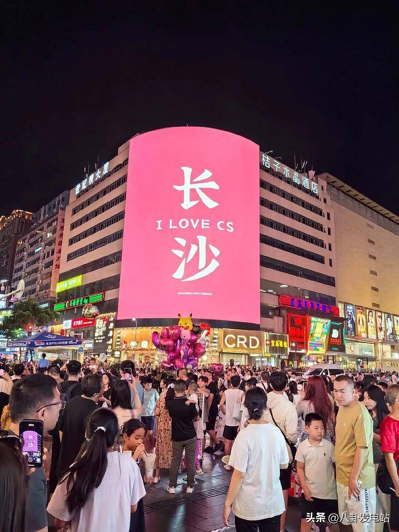 47岁港星长沙街头摆摊，含泪回应辛酸内幕（组图） - 5
