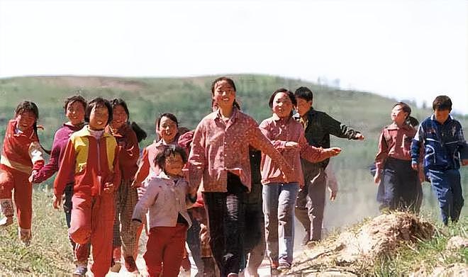 “最丑谋女郎”一夜爆红，因张艺谋一句话退圈，26年后变成了这样（组图） - 1