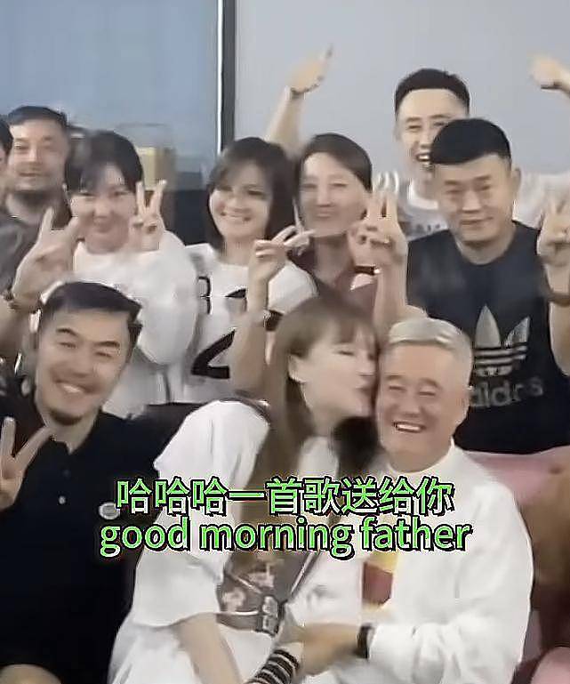 赵本山和徒弟们一起过父亲节，头发胡子全白了（组图） - 4