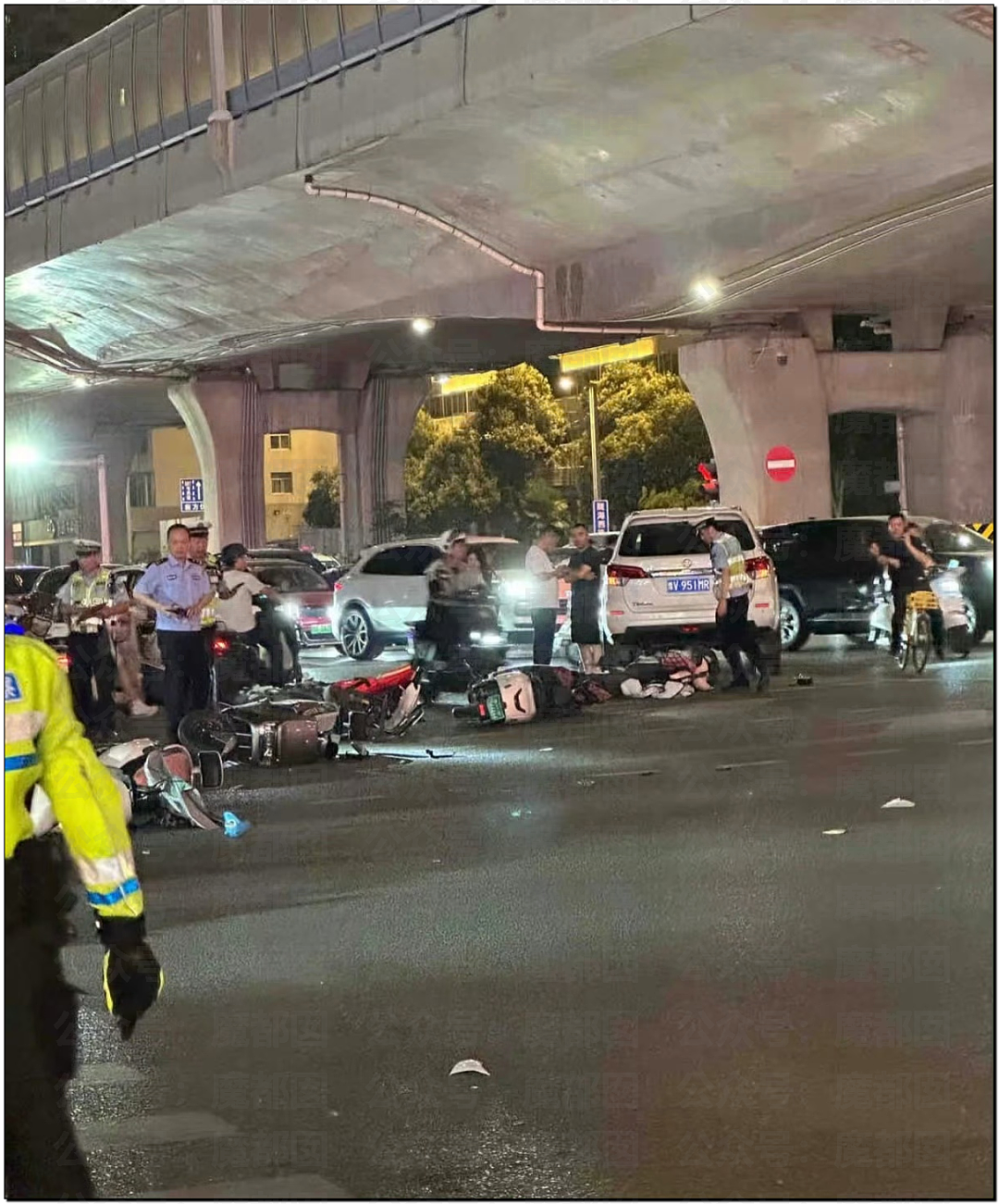 震惊！连撞16部车的女司机却因高颜值和呼之欲出身材走红（组图） - 2