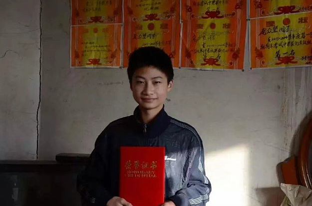 还记得那个“搬砖男孩”林万东吗?当年他以713的高分考入清华大学,如今他怎么样了?(组图) - 8