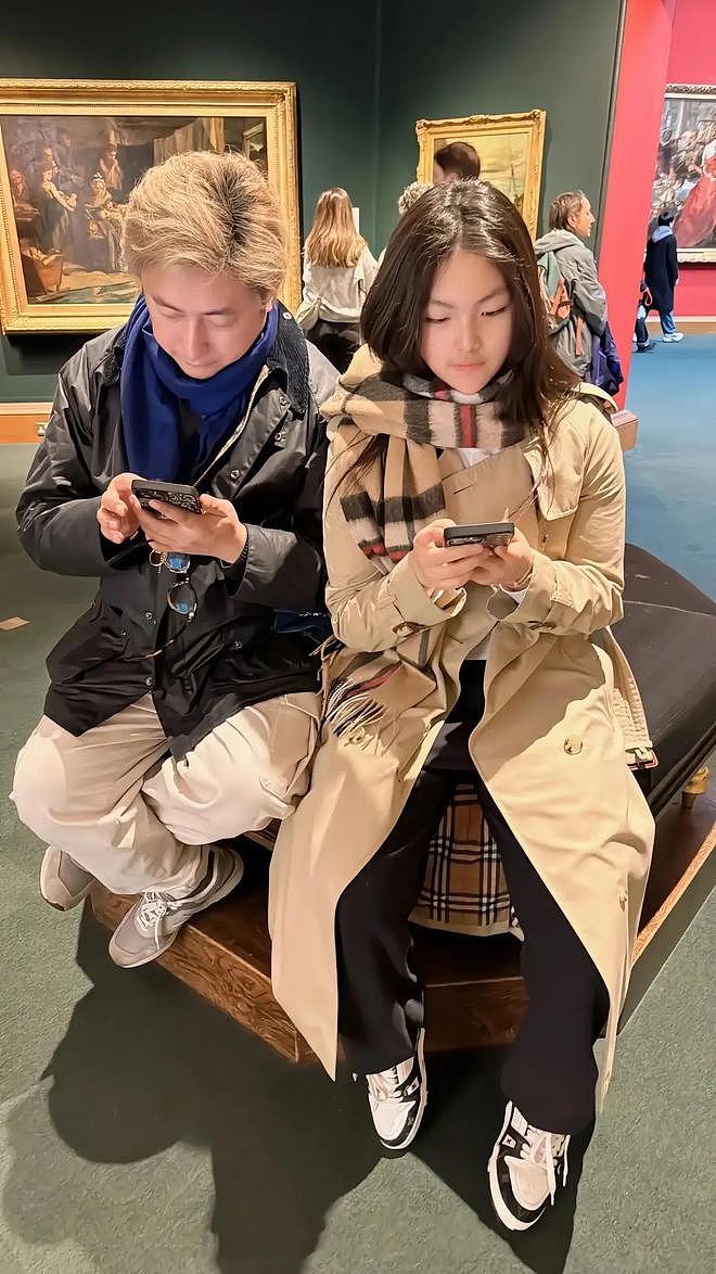 李湘带女参加活动，二人穿母女装像姐妹，王诗龄打扮像36岁又胖了（组图） - 11