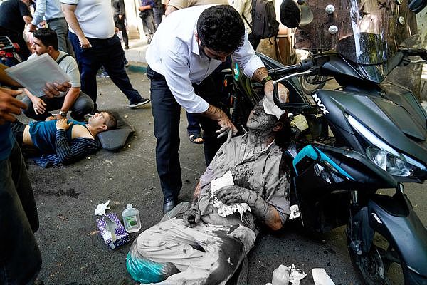 德黑兰民众陷入恐慌纷纷逃离！加油站大排长龙画面曝光，中国网友：伊朗又菜又怂，应学巴基斯坦买中国武器（视频/组图） - 4