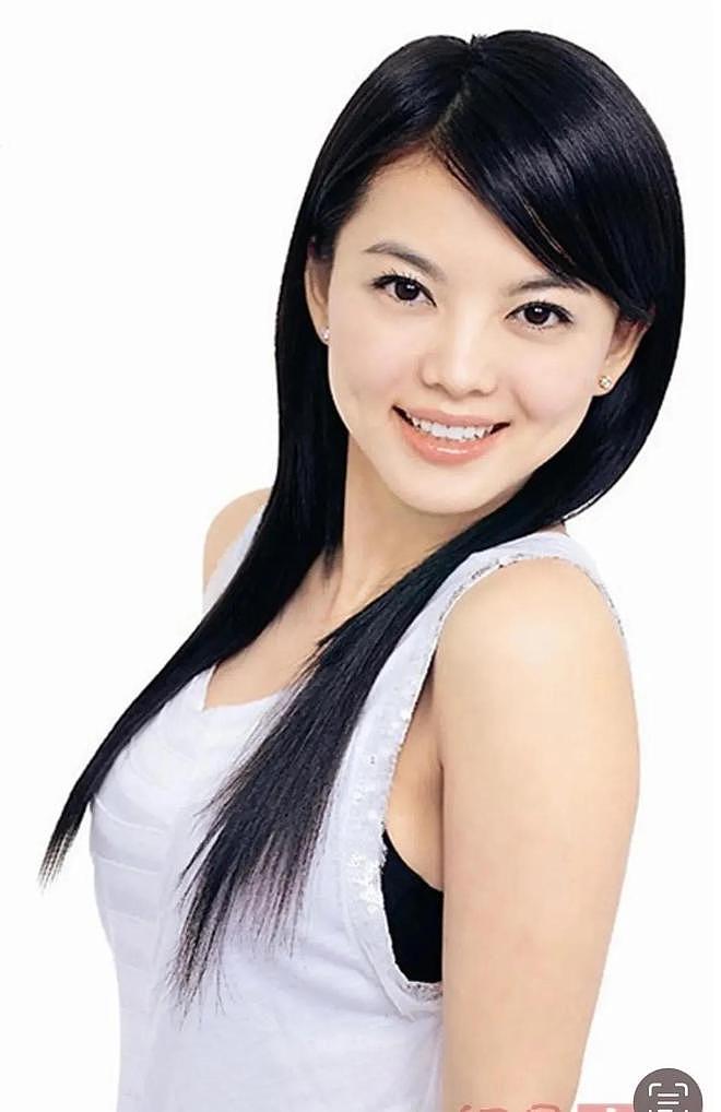 李湘带女参加活动，二人穿母女装像姐妹，王诗龄打扮像36岁又胖了（组图） - 7