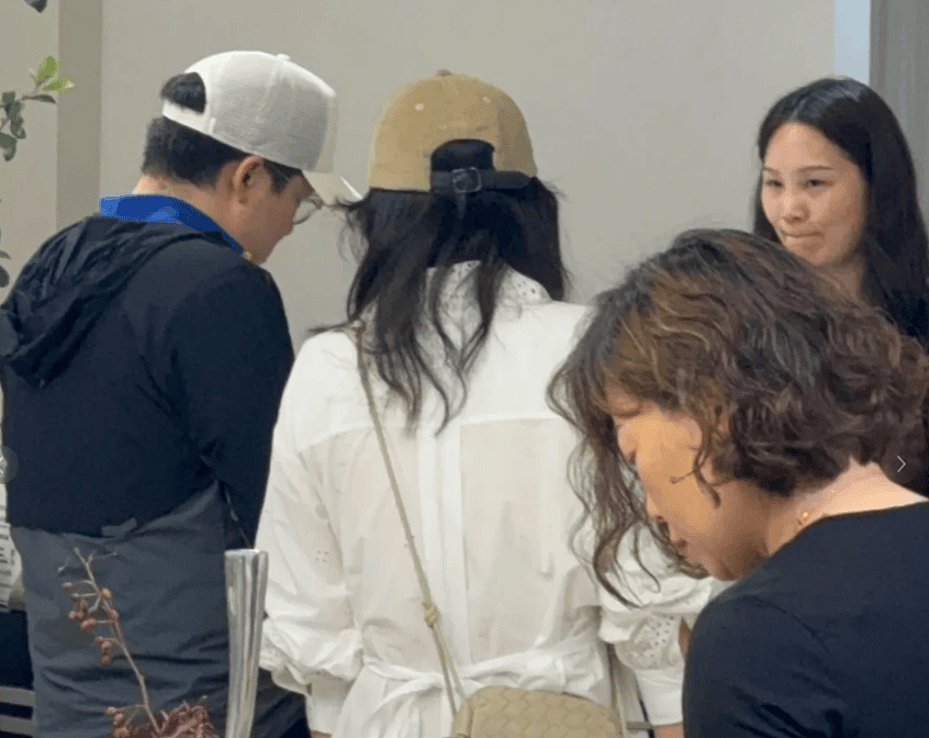 郭晶晶上海逛街！穿62元的鞋子，戴1块钱的头绳（组图） - 3
