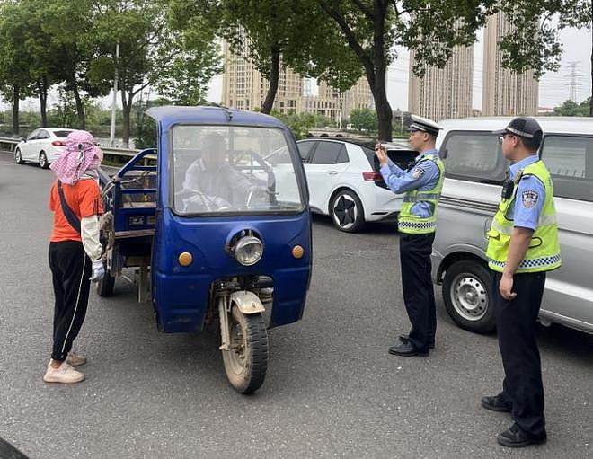 痛心！被醉驾车顶行600米的江夏交警蒋仲超，昏迷12天后牺牲（组图） - 5